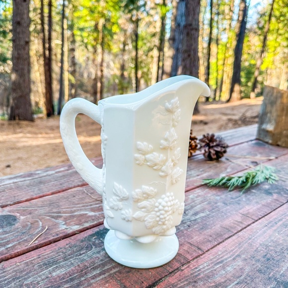 Vintage Milk Glass Pitcher by Westmoreland with Grape Design RARE - Picture 8 of 11